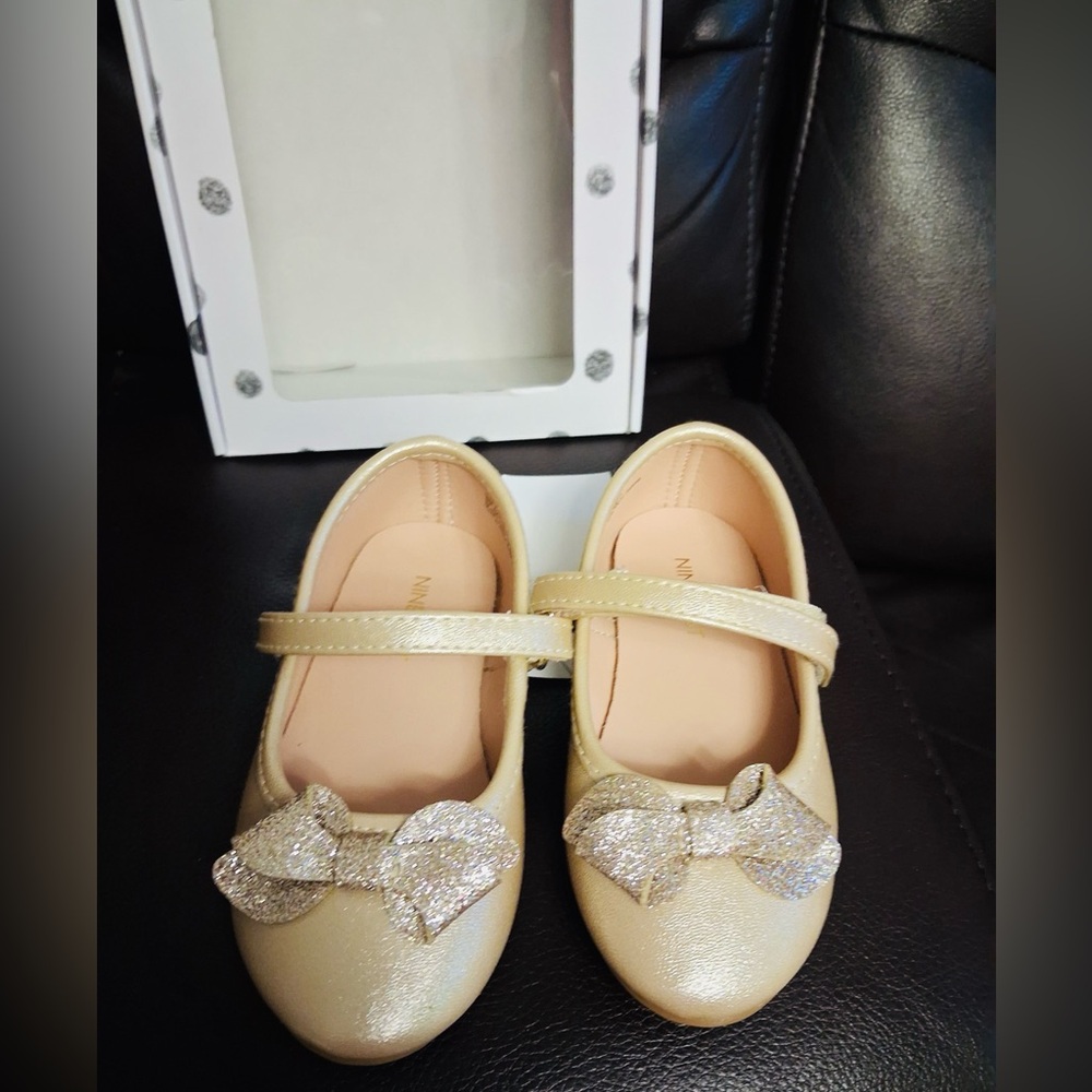 Elegant Gold Kids Shoes with Glitter Bow
